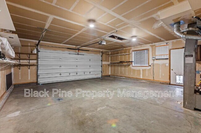 Building Photo - 2492 N Archery Way