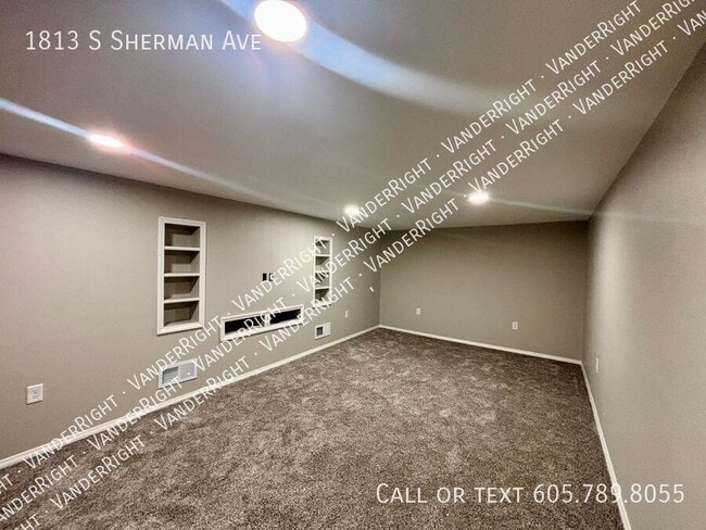 Building Photo - 1813 S Sherman Ave