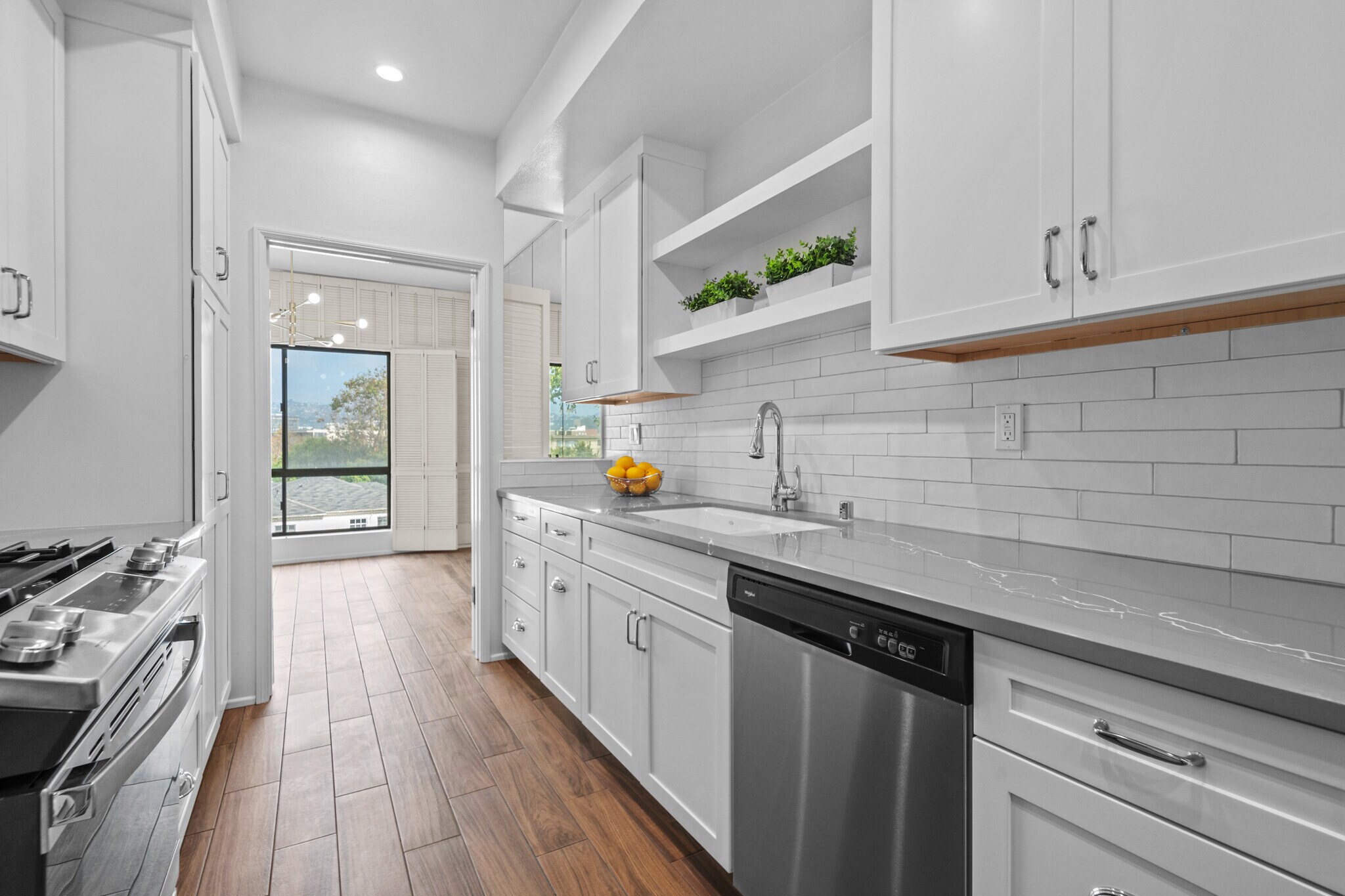 Building Photo - 1167 Roxbury Dr