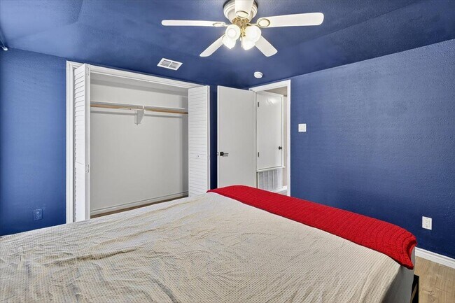 Building Photo - 5410 Fox Run Dr