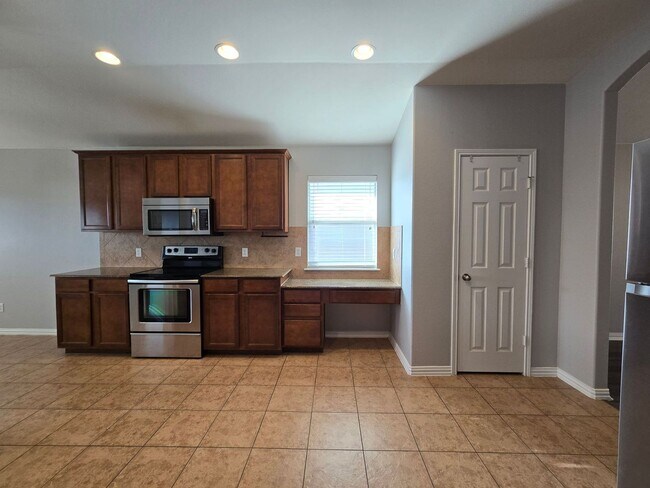 Building Photo - 2609 Red Fern Dr