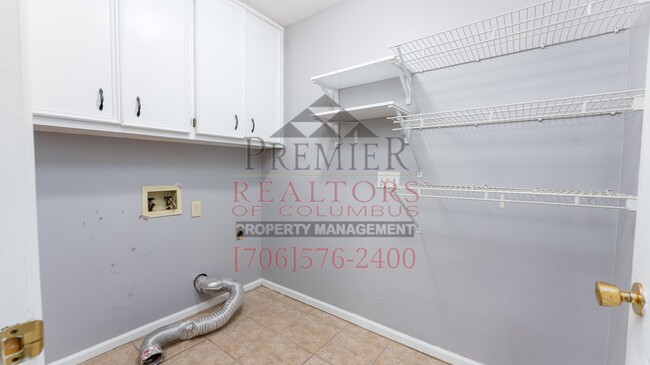 Building Photo - 7039 Stoneybrook Dr