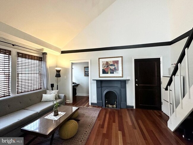 Building Photo - 718 S Washington St