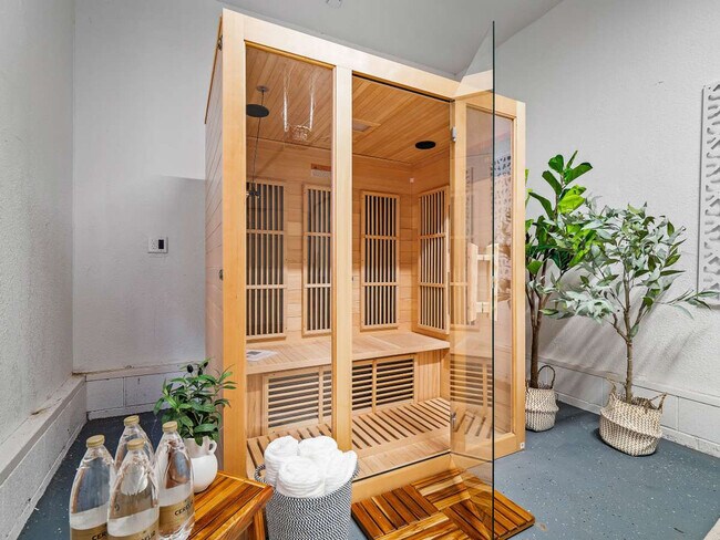 Building Photo - 2804 6th St