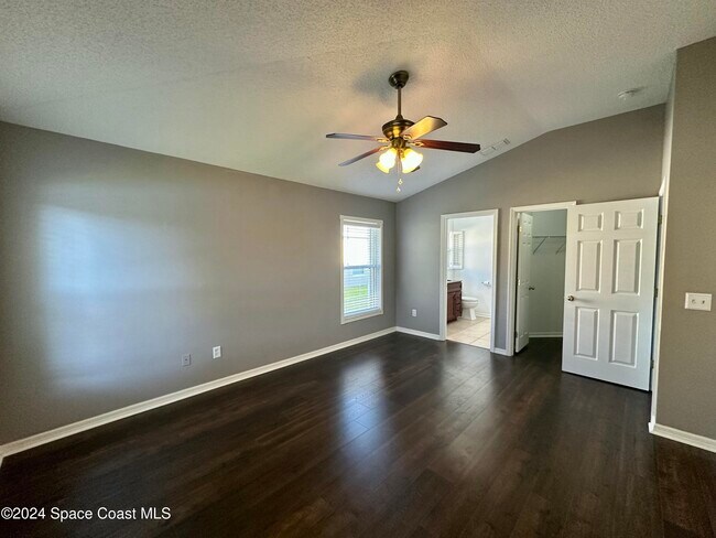 Building Photo - 2461 Stratford Pointe Dr