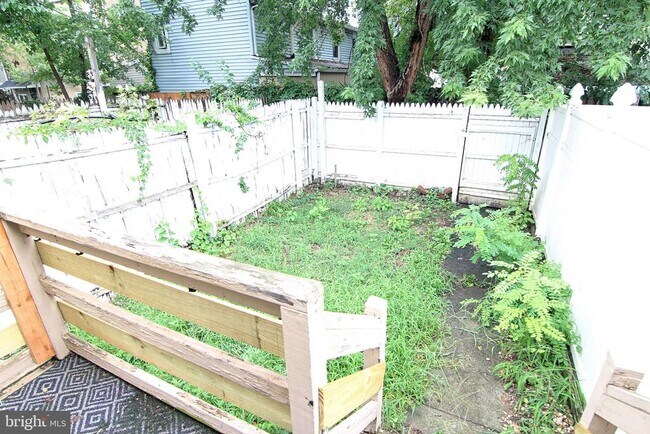 Building Photo - 107 W 3rd St