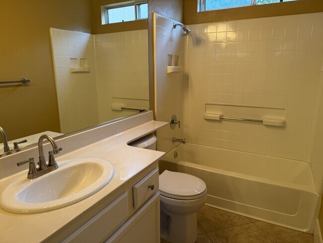 Building Photo - 556 Moray Way
