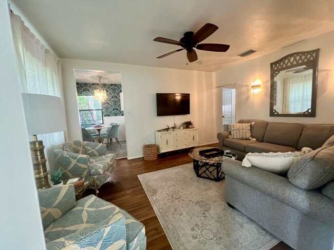 Building Photo - 6-8 MONTH FURNISHED RENTAL -NE ST. PETE 2/...