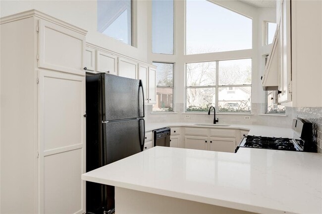 Building Photo - 2007 Castle View Dr