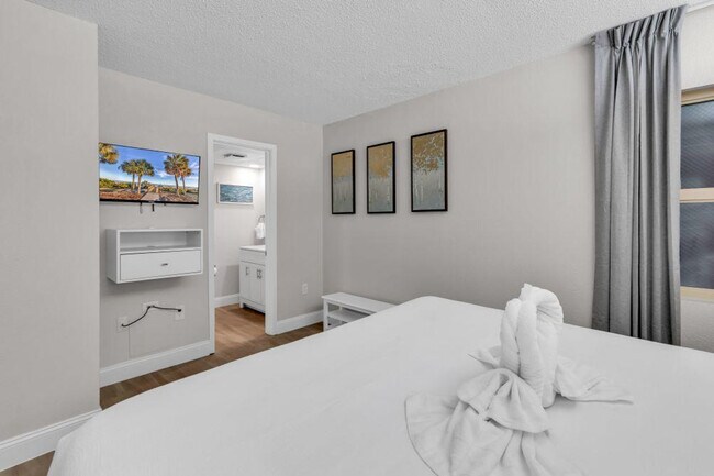 Building Photo - 1700 N Ocean Blvd