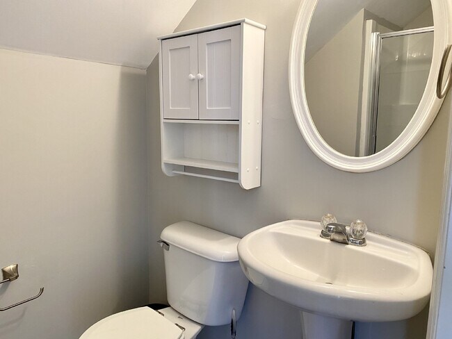 Building Photo - Bluffton Park Garage Apartment For Rent!