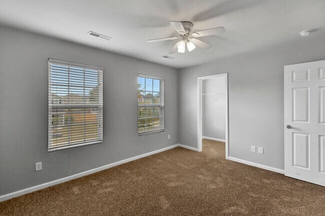 Building Photo - Spacious 3 Bedroom home in Mckwen!