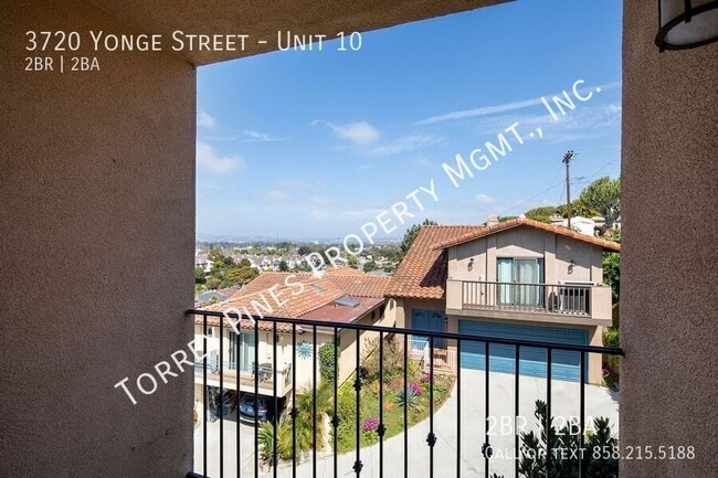 Building Photo - 3720 Yonge St