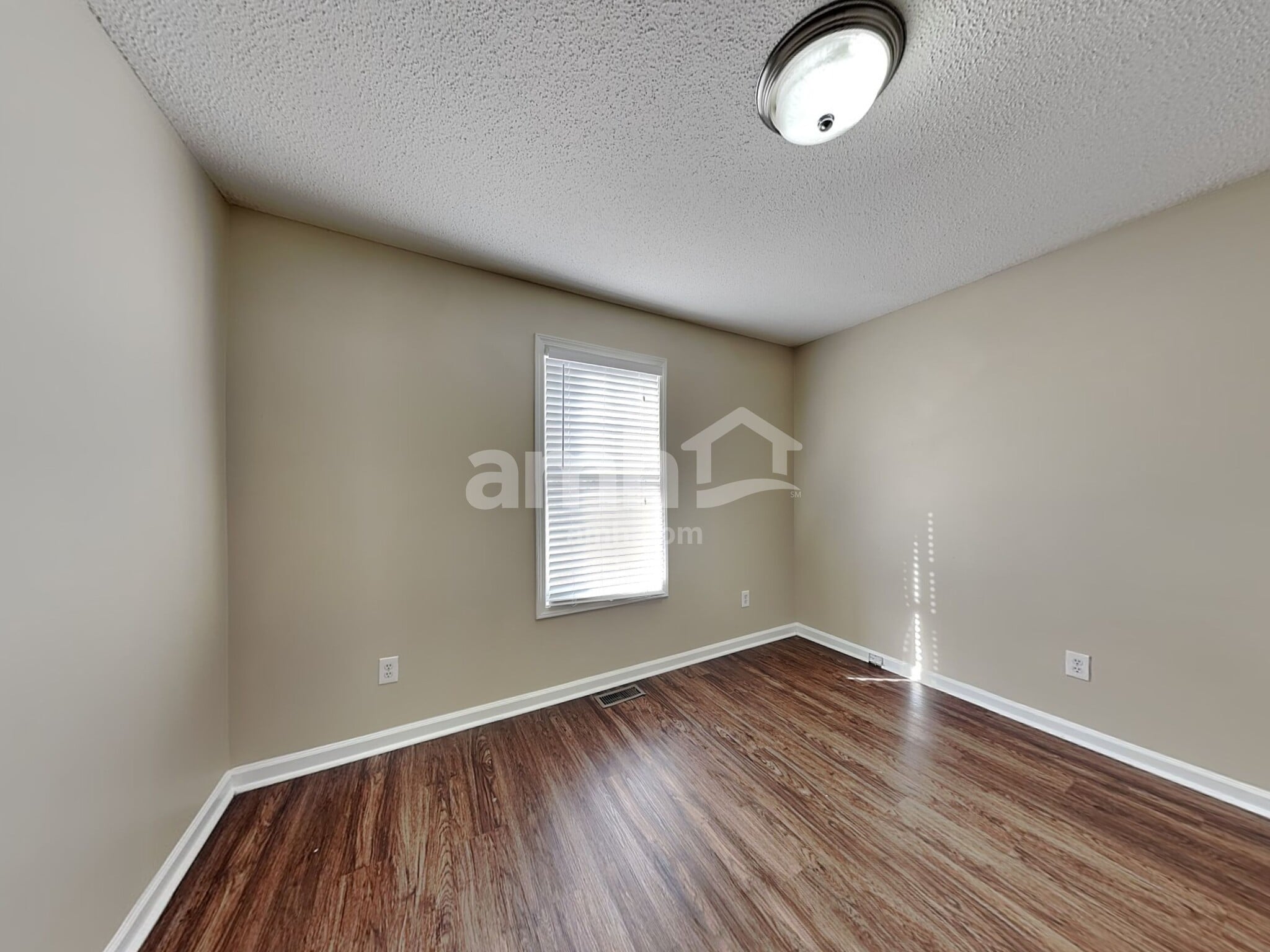 Building Photo - 276 Tanglewood Dr