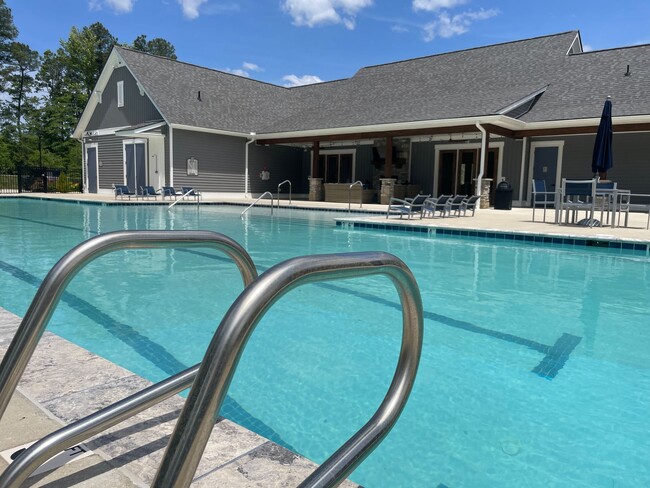 Building Photo - Wren | 3 Bed 2.5 Bath | Garage | 1729 sf