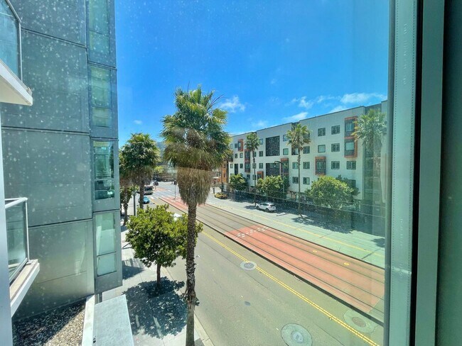 Building Photo - Luxurious Condo at Madrone w/Bay, City Views, Balcony, Pool, Parking, Storage -FULLY FURNISHED OP...