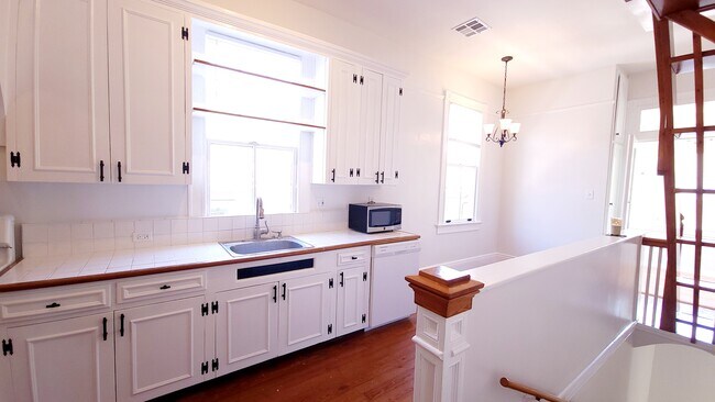 Building Photo - 2921 Lepage St