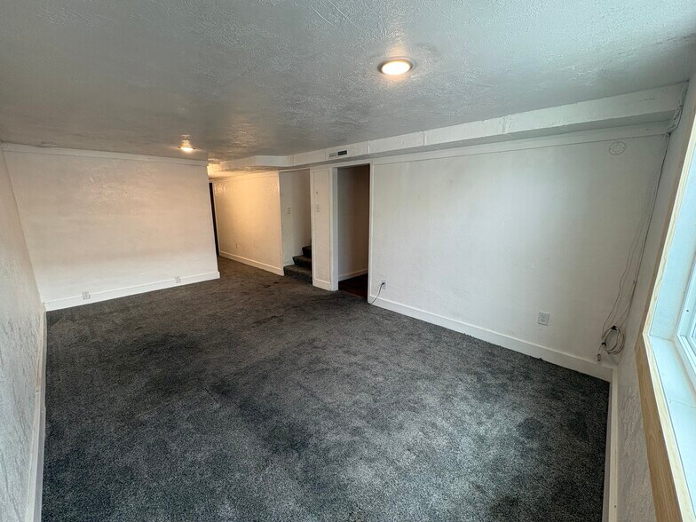 Building Photo - 1522 Hall Ave