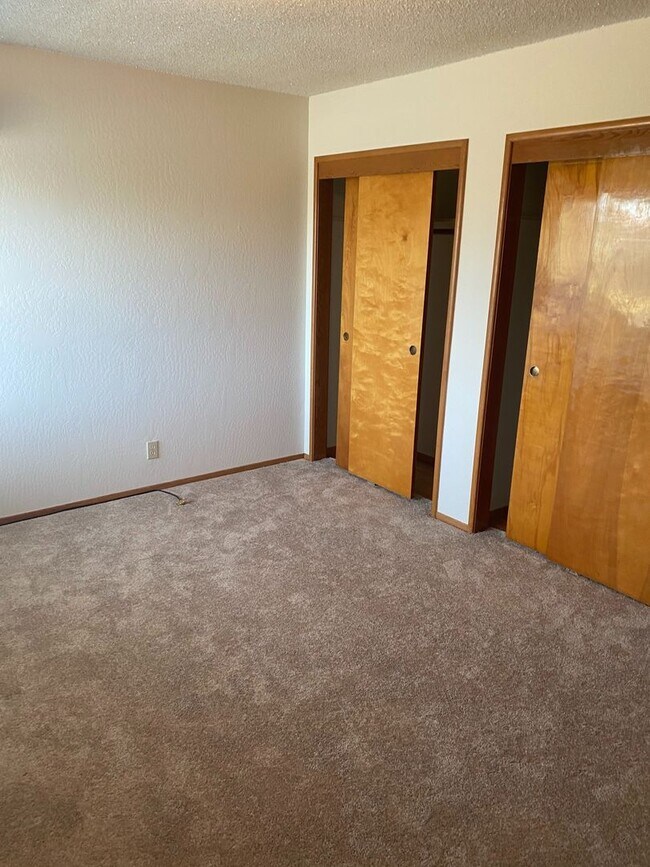 Building Photo - Immaculate shape 3 bedroom 2.5 bath home in San Leandro