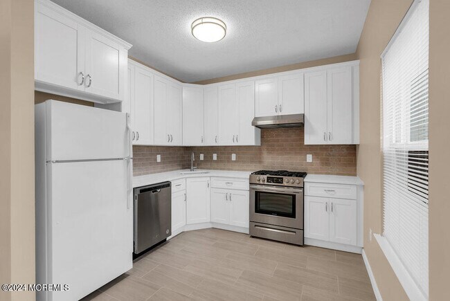 Building Photo - 87 Richmond Ct S