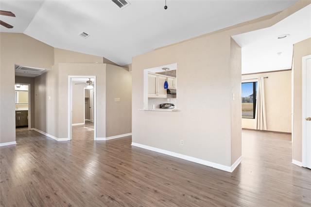 Building Photo - 208 W Maple St