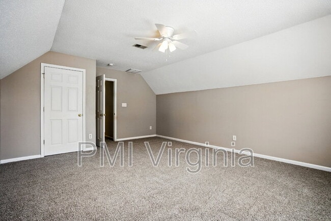 Building Photo - 312 Hickory Hinge Way