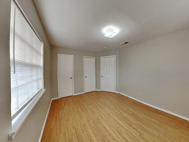 Building Photo - 329 Deer Creek Rd