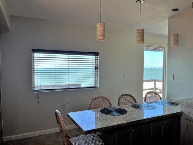 Building Photo - 602 N Shore Dr E