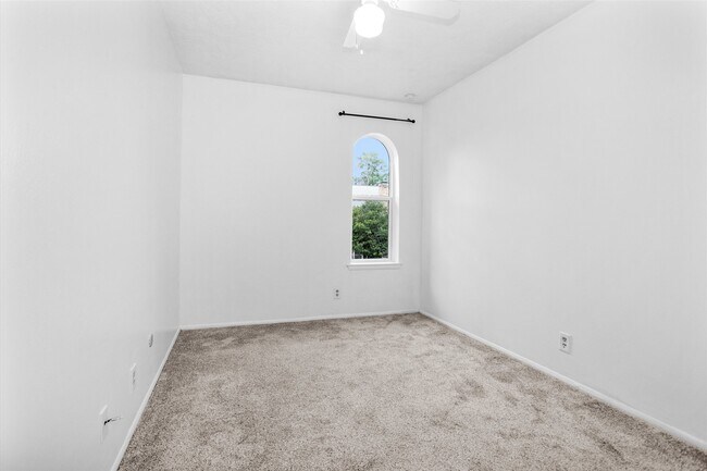 Building Photo - 9541 Clanton St
