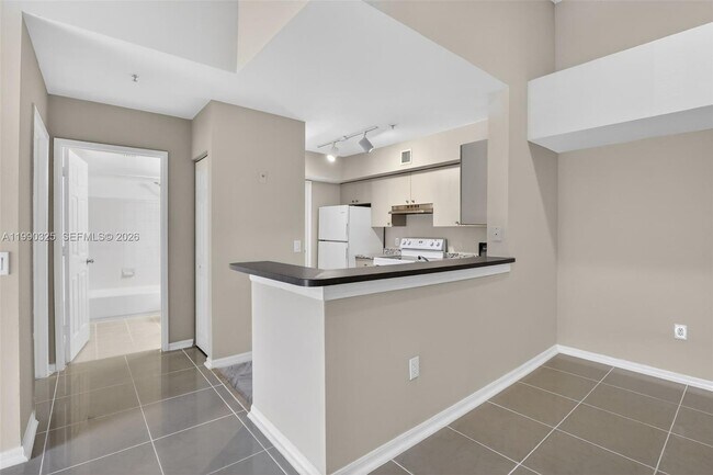 Building Photo - 2496 Centergate Dr