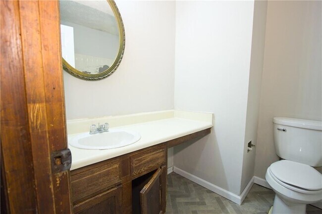 Building Photo - 2414 Leslie Brook Dr