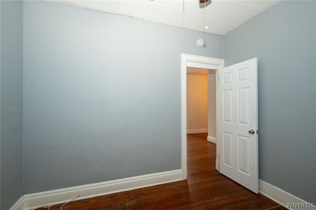 Building Photo - 11 Hoyt St