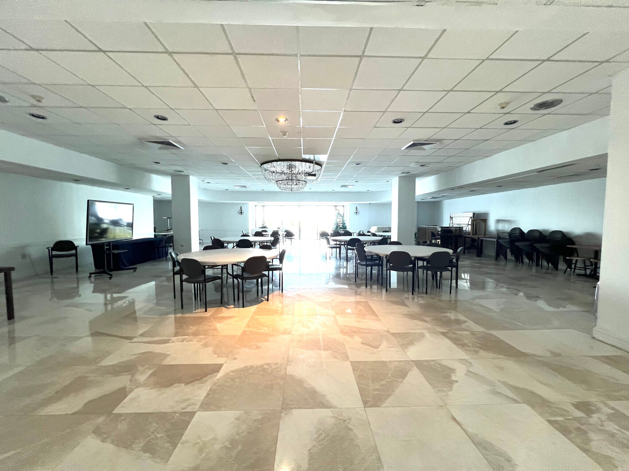 Building Photo - 5555 Collins Ave