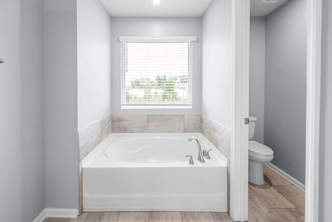 Building Photo - Modern Comfort, Effortless Living & Unbeatable Convenience in Northfield Crossing 3BR/2.5BA, 2 Ca...