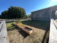 Building Photo - Moose Haus