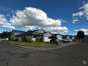Building Photo - Clean 3 Bedroom 2 Bath Home In North Alban...