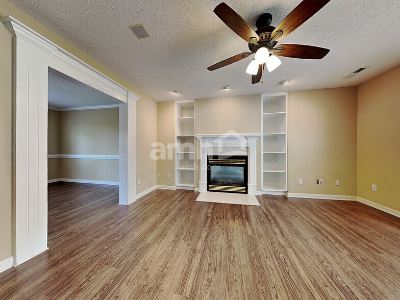 Building Photo - 4465 Greenfield Way Dr