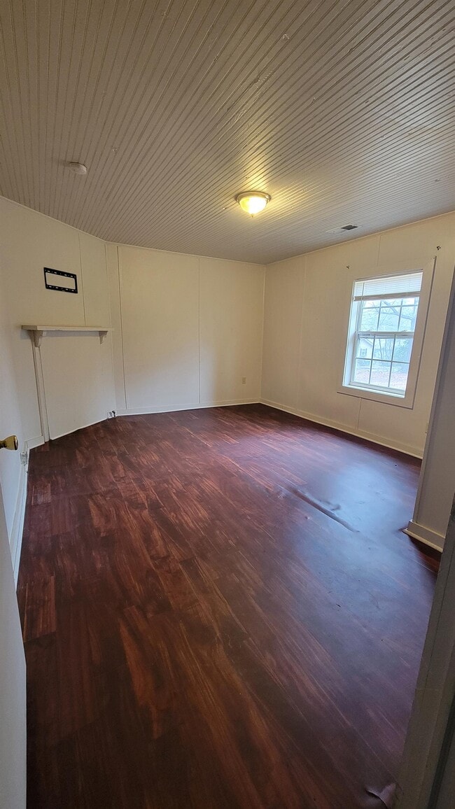 Building Photo - 208 N Hospital St