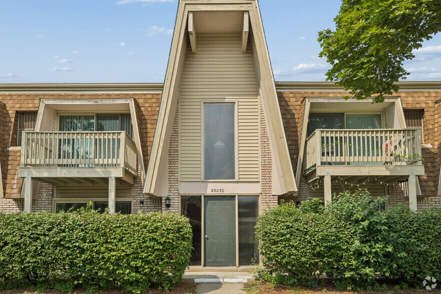 Unit Entrance - Orleans Place Apartments
