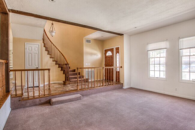 Building Photo - 4546 E Blue Jay Ave