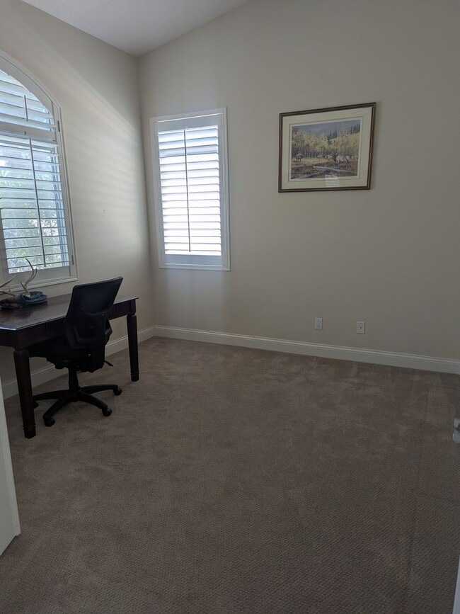 Building Photo - Furnished 3-Bedroom Townhome with Stunning...