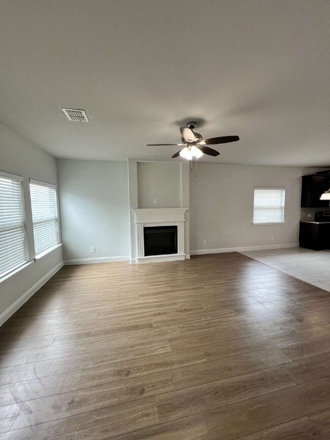 Building Photo - 688 Navasota Dr