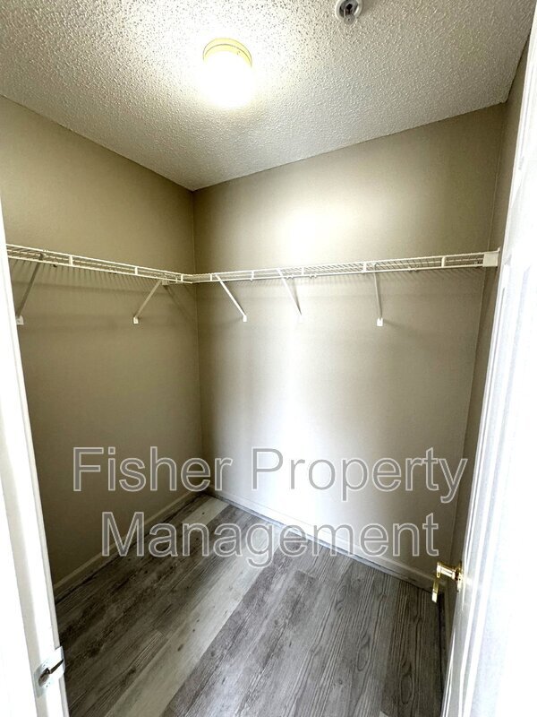 Building Photo - 830 Brassie Ln