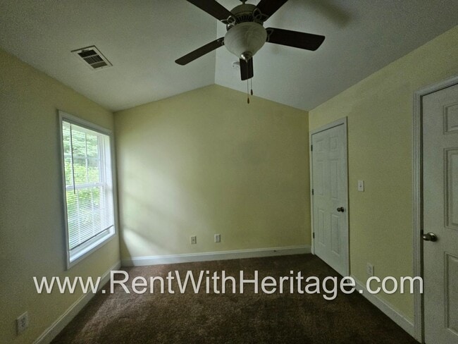 Building Photo - Gorgeous 3Bd / 2Ba Immaculate Townhome / U...