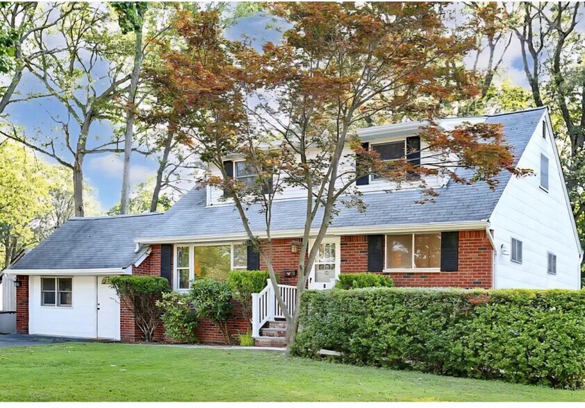 Building Photo - 6 Burgundy Ln