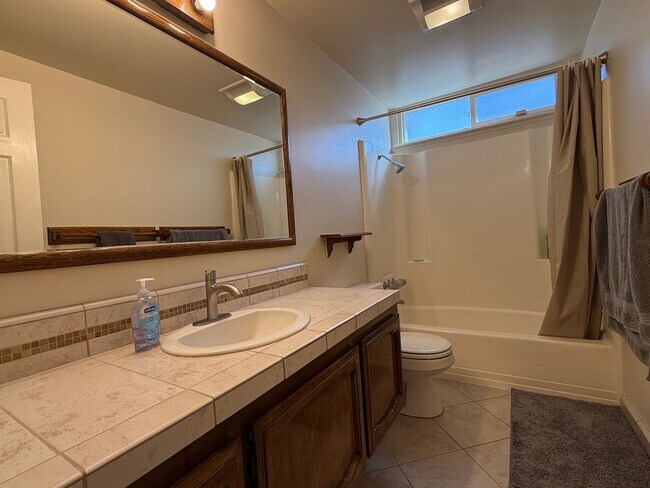 Building Photo - Spacious South San Jose Home with 3 Bedroo...