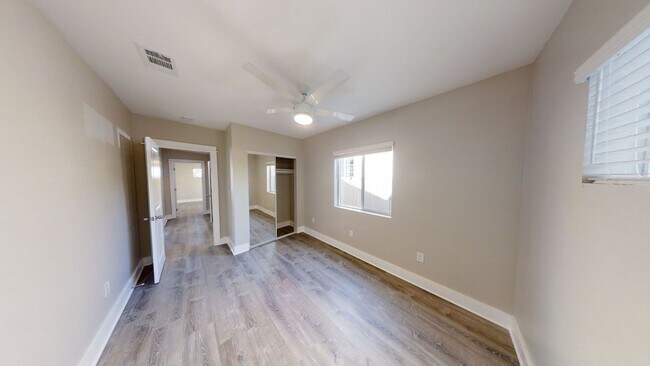 Building Photo - Renovated 5 bed 3 bath house on Art St