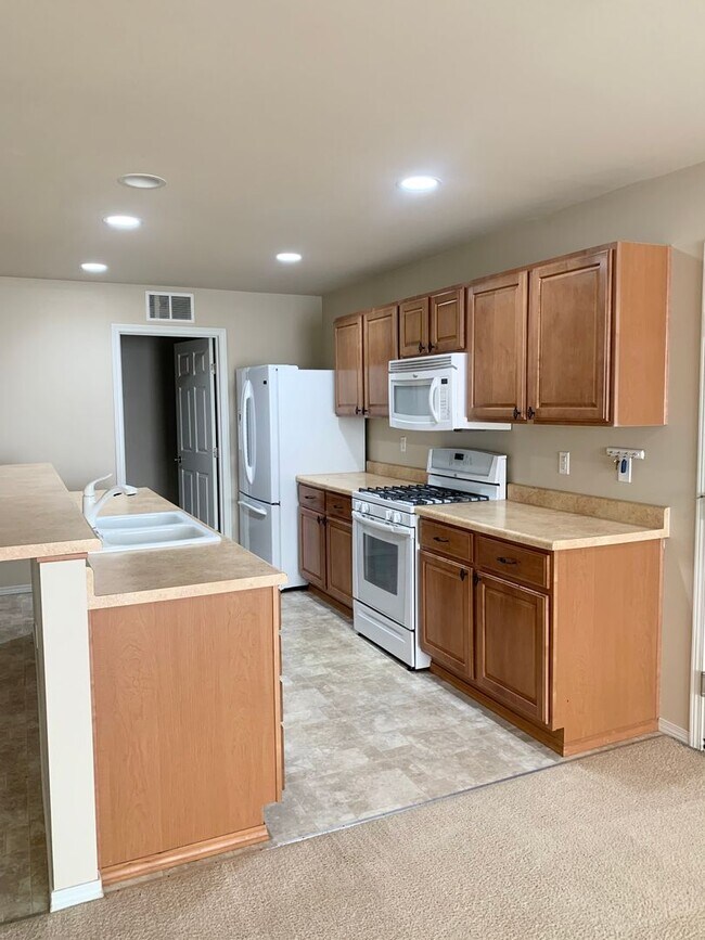 Building Photo - 3 Bedroom Poulsbo Home!