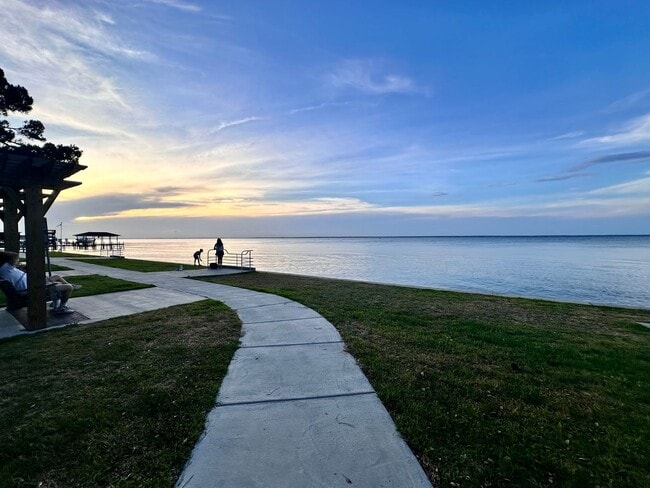 Building Photo - Live Near the Water – 3-Bedroom Home with ...