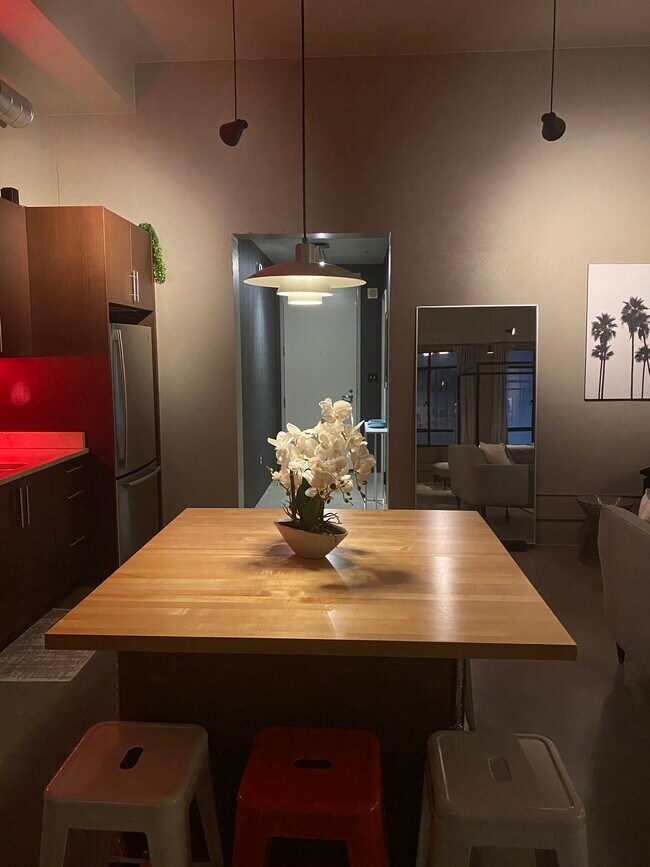 Building Photo - 849 S Broadway